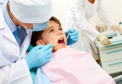 Три способа обезболивания при удалении зубов у детей