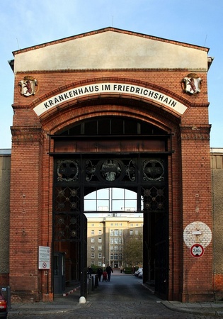 Больница Фридрихсхайн в Берлине - крупнейший специализированный стационар по скорой медицинской помощи в ГДР