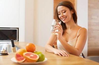 Употребление воды перед едой не рекомендуется диетологами